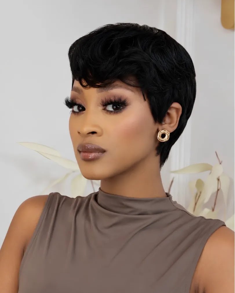 MUSA - Brazilian Straight Pixie - Nat - 6"